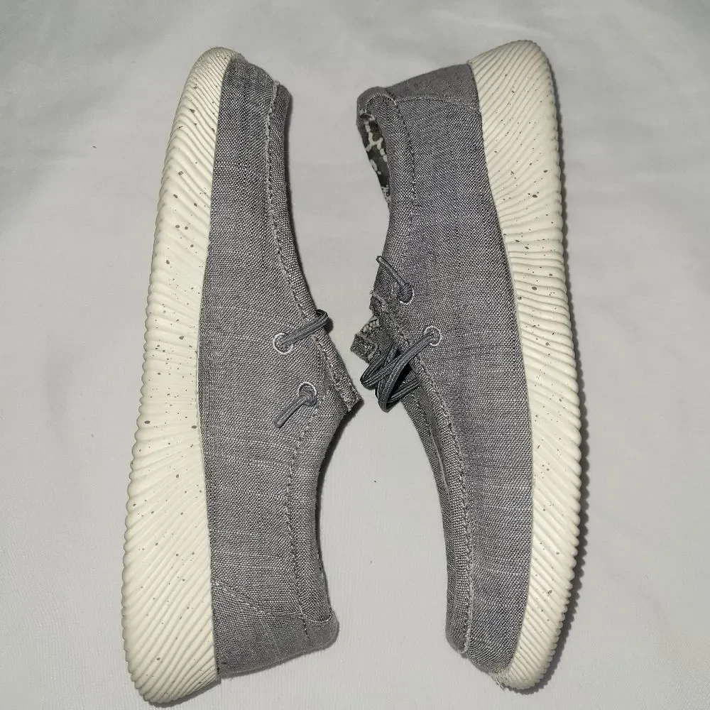 Crevo Size 4 Gray Casual Shoes
